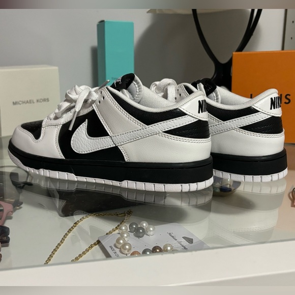 Reverse Panda Nike Dunks - Picture 2 of 9